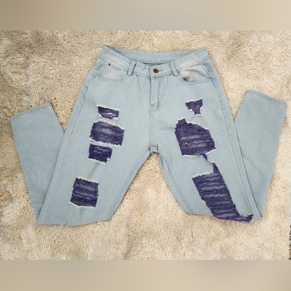 Adorable ripped jeans